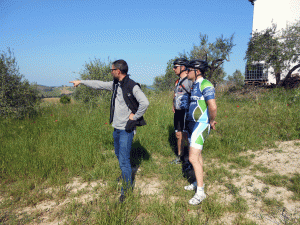 Simone Binelli con i bikers